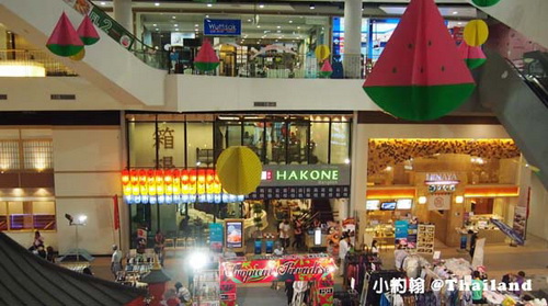 曼谷BTS Ekkamai伊卡迈站附近有什么购物商场或好玩的地方吗？