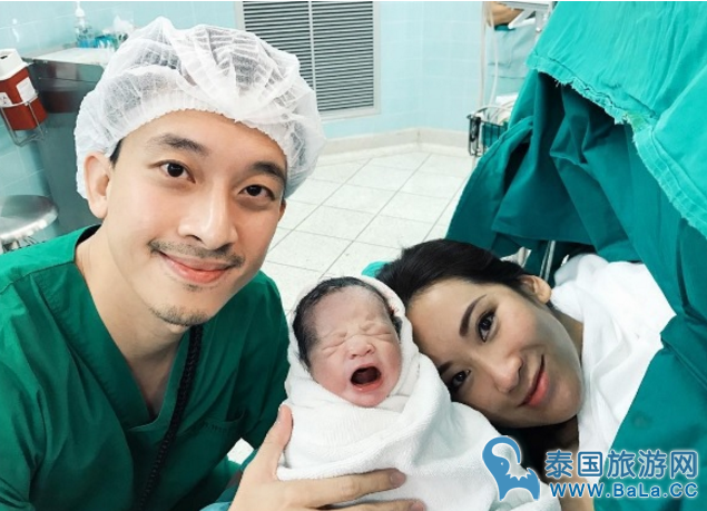 泰国前总理喜得孙子 夫妻不要太颜值高