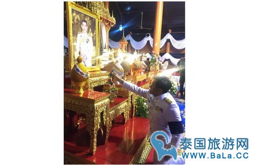 泰国新国王继位 全国寺庙诵经敲钟
