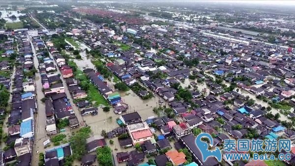 曼谷南部洪灾已致11人丧生 6000人受洪水围困