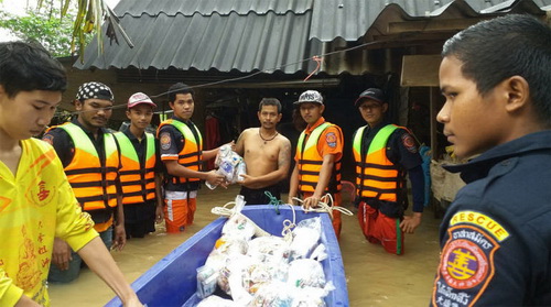 泰国洛坤府水灾严重 26万人受灾