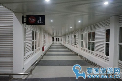 吉隆坡机场附近酒店Tune Hotel Klia2 在哪?如何从机场走到酒店