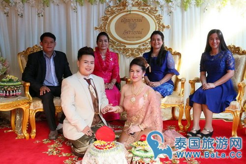 泰国土豪女同结婚 新郎豪掷1000万铢礼金