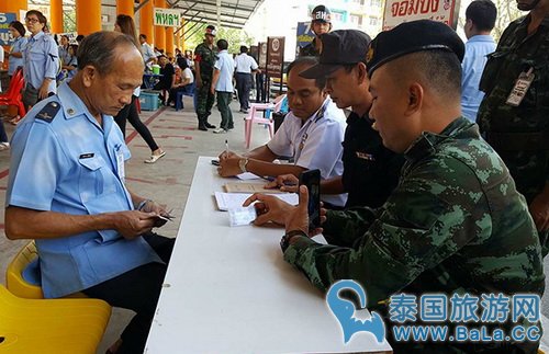坐超载的曼谷迷你面包车会怎么样?游客误上车