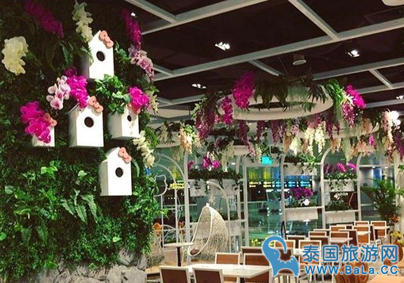 新加坡全球第一家24小时营业Hello Kitty 咖啡厅