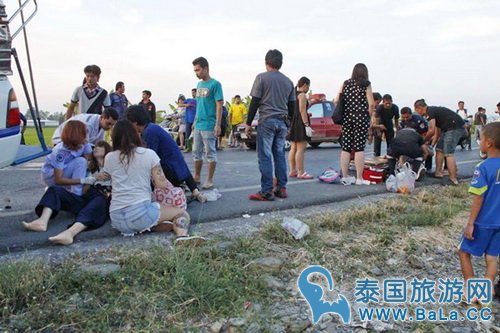 北柳府双条车与小车相撞 2名台湾游客受伤