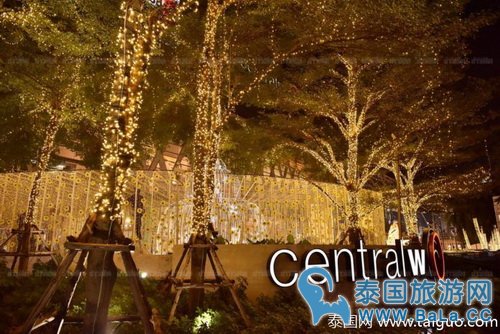 曼谷CentralWorld门口圣诞节气氛浓厚