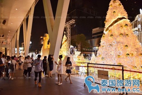 曼谷CentralWorld门口圣诞节气氛浓厚