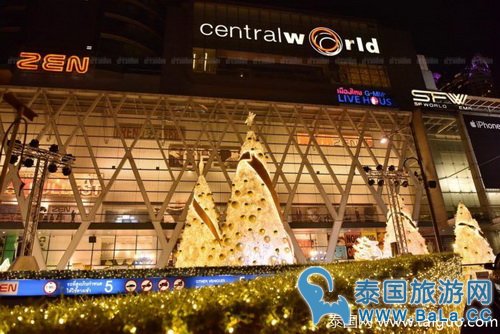 曼谷CentralWorld门口圣诞节气氛浓厚