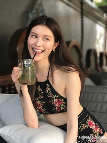 中国超模何穗泰国清迈拍写真