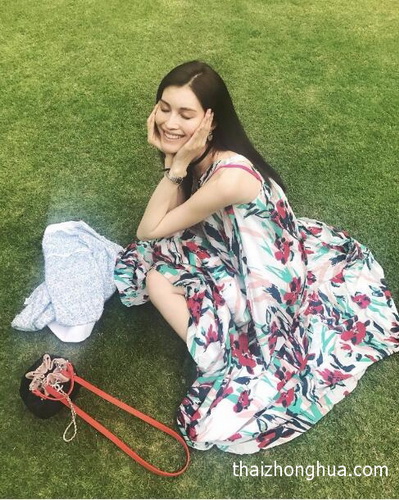 中国超模何穗泰国清迈拍写真