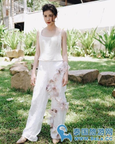 Esther小尼姑整容前后对比照