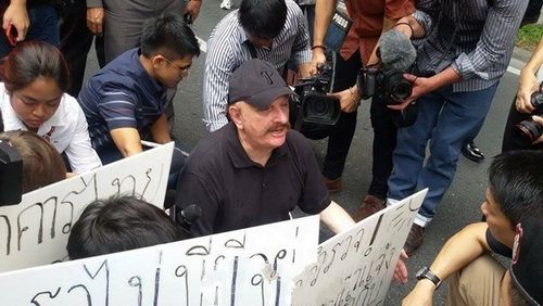 泰国性感模特网红Jessie Vard无奈被人身攻击 哭诉自己的工作也有错