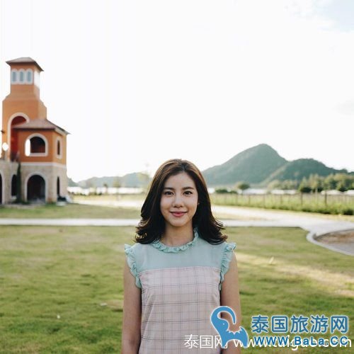 泰国明星情侣KenP和Esther圣诞晒甜美合照撒狗粮