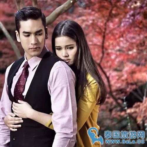 Nadech和Yaya互见家长太频繁  Yaya与家人一起送小手镯给Nadech