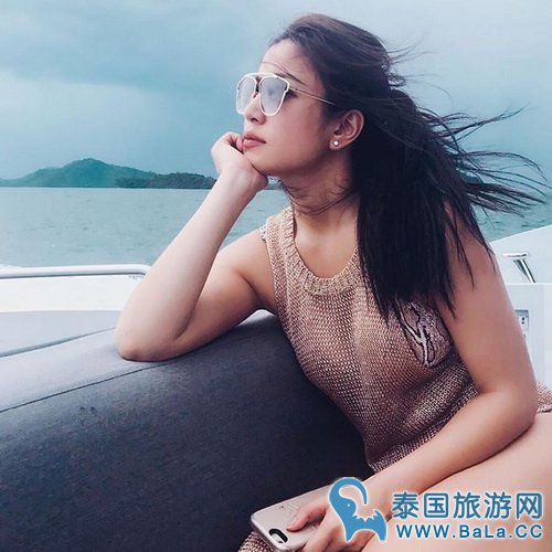 Aimee Morakot与富商丈夫普吉度假 性感照依旧撩人