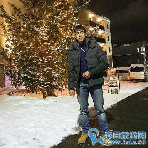 Nadech与家人日本北海度假 大雪也掩盖不了你的逗逼