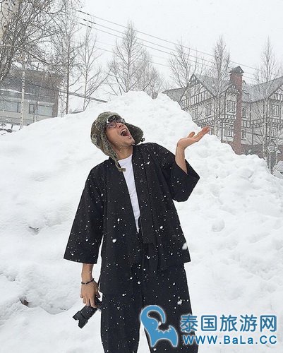 Nadech与家人日本北海度假 大雪也掩盖不了你的逗逼