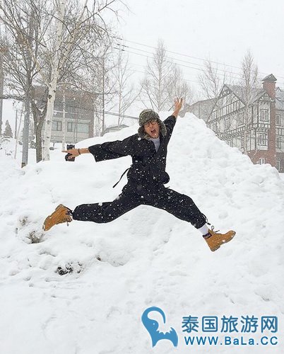 Nadech与家人日本北海度假 大雪也掩盖不了你的逗逼