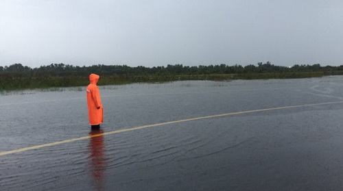 泰国洛坤府机场跑道被淹水 暂停服务2天