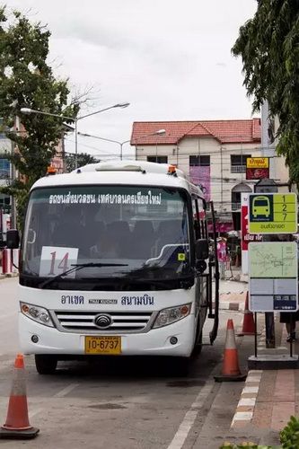清迈阿卡汽车站到清迈机场交通:14路公交车便宜又好坐