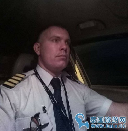 曾经的机长曼谷摆摊卖汉堡养家 告诉人们不要放弃梦想