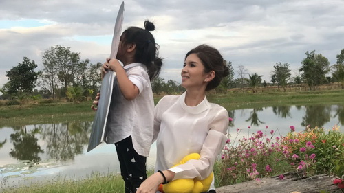 Por逝世一周年 妻子Bow爱女亲父亲相片寄托思念