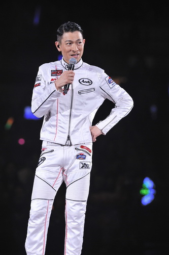 华仔在泰受伤 返港报平安