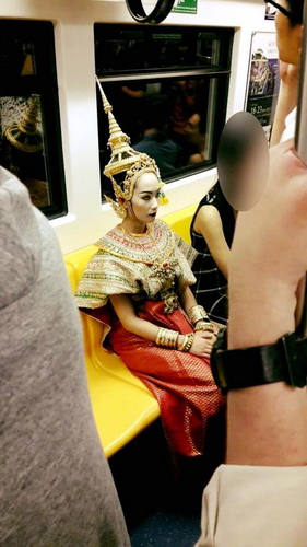 曼谷BTS惊现泰式装扮女鬼 面容惨白吓坏乘客