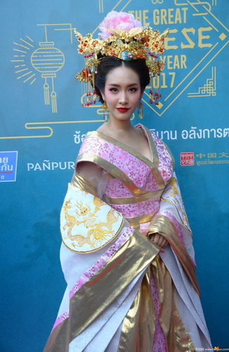 泰星Min穿中国古装参加Central World活动 贵气十足