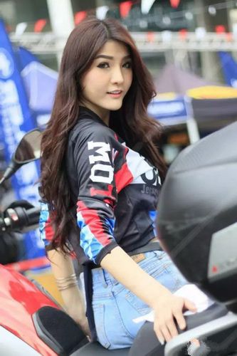 曼谷摩托车车站性感美女车模亮相 看车还是看人