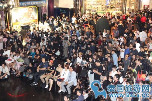 拳王播求主演的首部电影《断剑英雄》上映 卧佛牌青草药膏鲜花祝贺