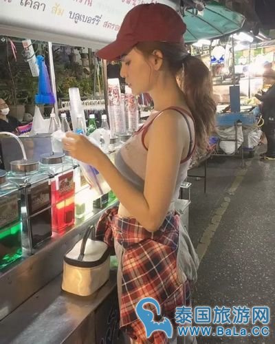 泰国街头夜市又现大波美女西施Sutasinee 肤白貌美