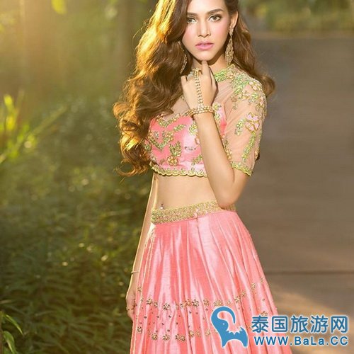 泰国7台混血女星Yol Pranvarin海边拍婚纱照 即将举办婚礼