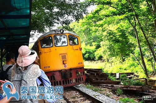 【泰国北碧府景点】体验泰缅铁道火车之旅,桂河大桥、死亡铁道,缅怀当年盟军战俘辛酸血泪史