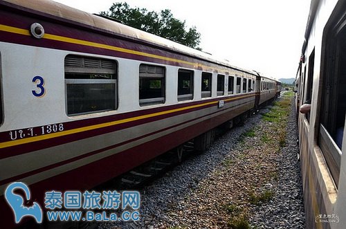 体验泰缅铁道火车之旅,桂河大桥、死亡铁道,缅怀当年盟军战俘辛酸血泪史