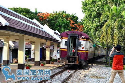 体验泰缅铁道火车之旅,桂河大桥、死亡铁道,缅怀当年盟军战俘辛酸血泪史