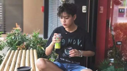 《网红惊魂》的女主角阿萍雅剪假小子发型 却有奇异中性美