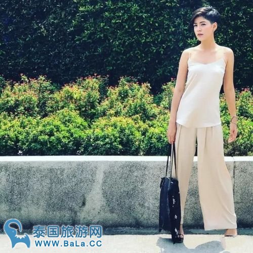 《网红惊魂》的女主角阿萍雅剪假小子发型 却有奇异中性美