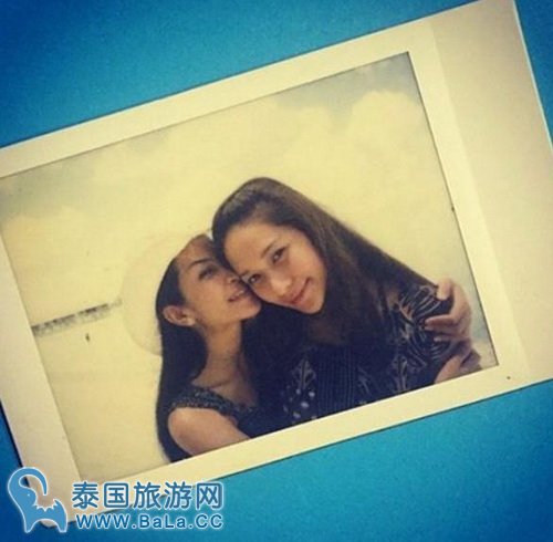 Ploy出席闺蜜Eve婚礼伴娘服太美 年轻旧照太清纯