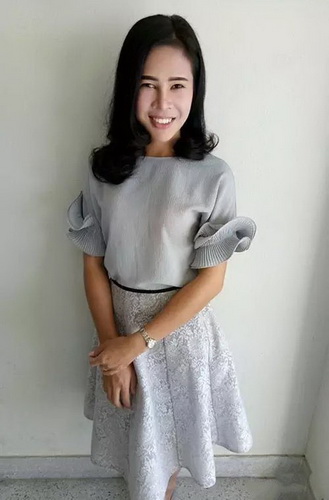 泰国校长当众侮辱变性人老师 老师当场泪奔