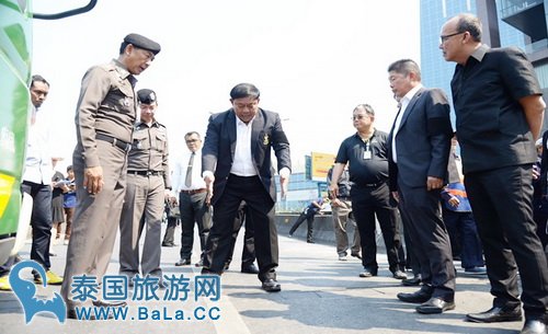 泰-比利时友谊桥华喃峰方向通常 供小车通行