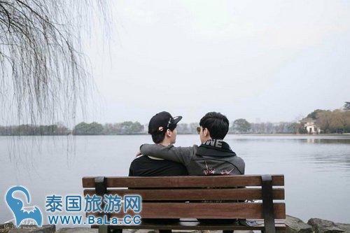 Krist和Singto南京粉丝见面开会票30秒售罄 不知身价高达7位数