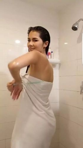 泰国前AV女星Nat重试旧业 嫁人后依旧直播脱衣洗澡