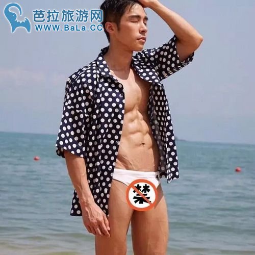 Nat Sakdatorn晒性感半裸照片 附言太热忍不住啦!