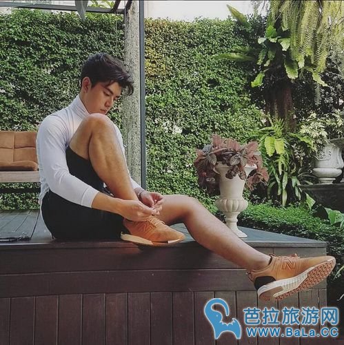 泰星Nine Naphat与大象亲密互动 水中嬉戏阳光帅气