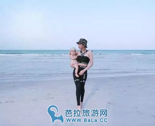 徐志贤“牺牲色相”半裸性感照成功抢镜女儿
