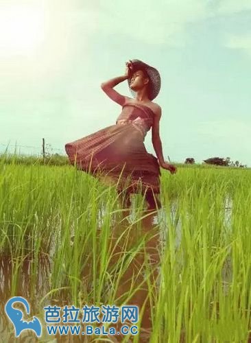 泰国农村网红madaew18岁成为国际时尚服装设计师 曾被人骂神经病