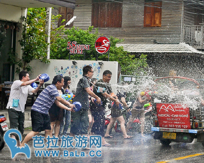 曼谷考山路可以泼水但取消过于欢庆的活动