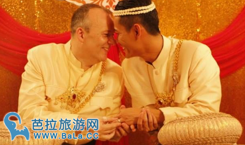 泰国跨国男男恋修成正果    举行隆重男同婚礼